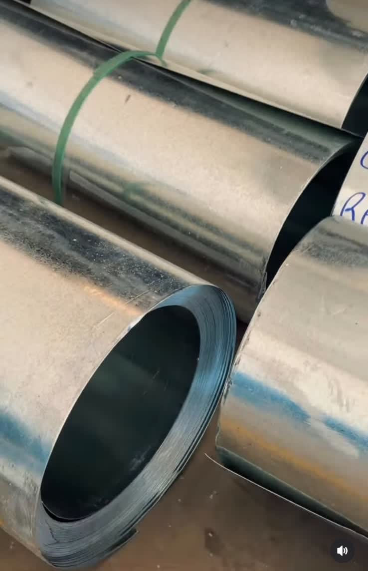 Bobinas galvanizadas prontas para dobra de calhas e rufos